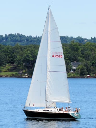 sailing-on-lake-champlain-in-vermont